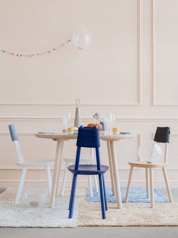 Naive Stuhl Esche Blau lackiert